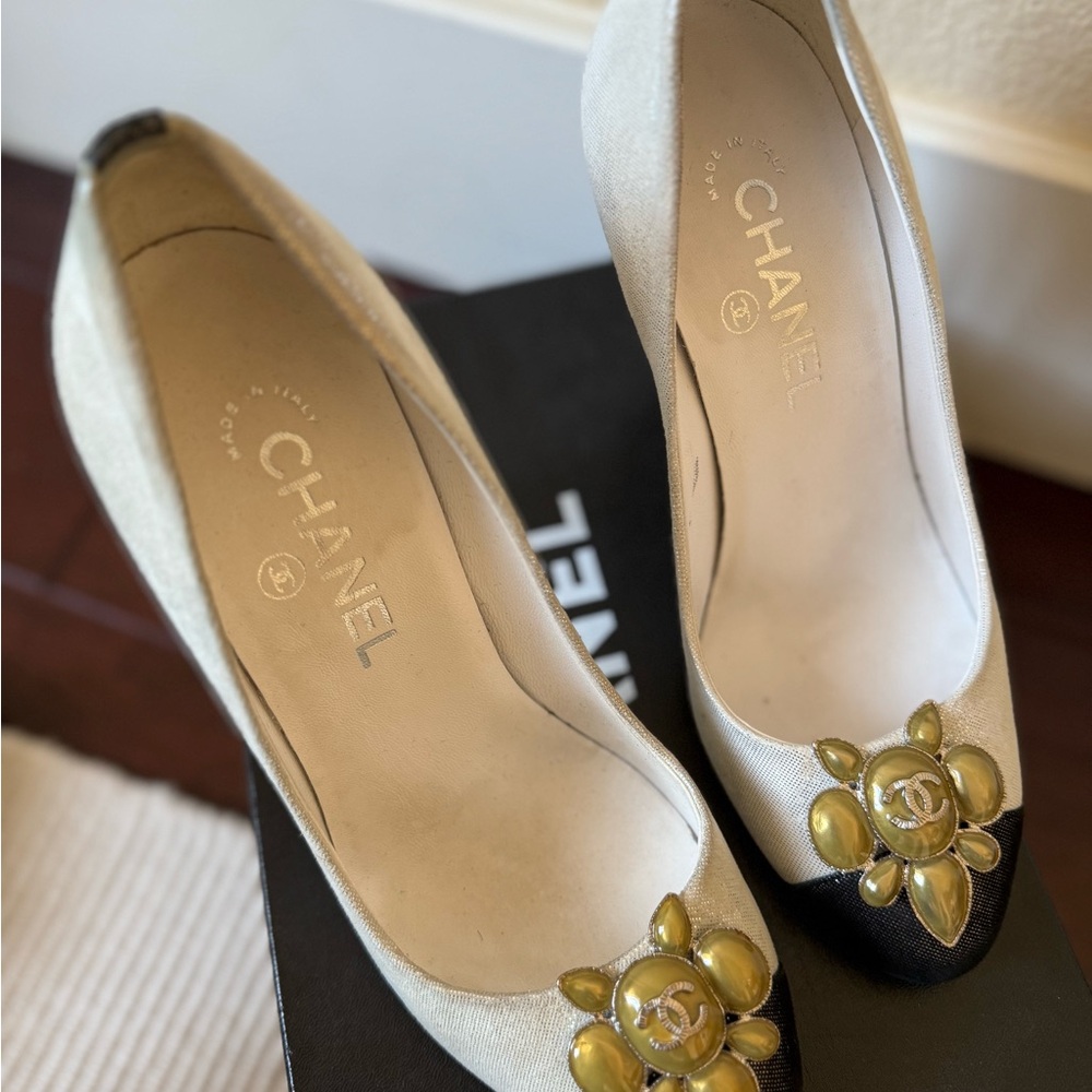 Chanel Women's Silver and Black Pumps Size 37.5 worn once indoors!
